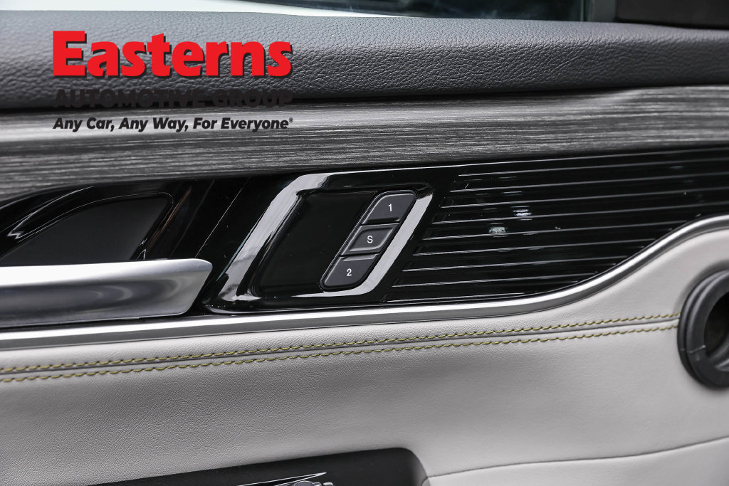 Used 2024 Jeep Wagoneer L Series II RWD image 25