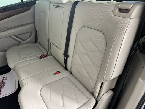 Used 2025 Volkswagen Atlas SE w/ Panoramic Sunroof Package image 40