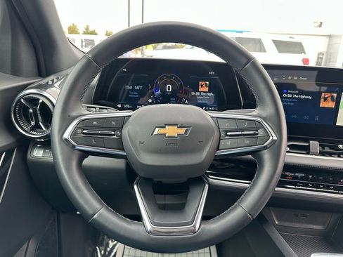 Used 2025 Chevrolet Equinox LT AWD/4WD image 25