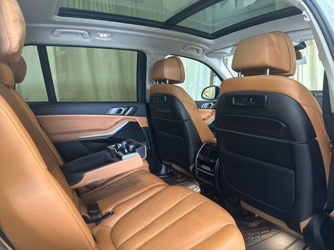 Used 2022 BMW X7 xDrive40i w/ Premium Package AWD/4WD image 41