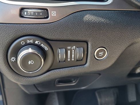 Used 2019 Jeep Cherokee Limited FWD image 14