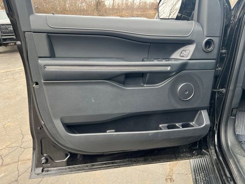 Used 2024 Ford Expedition XLT image 11