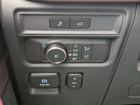 Used 2022 Ford Expedition Limited image 18