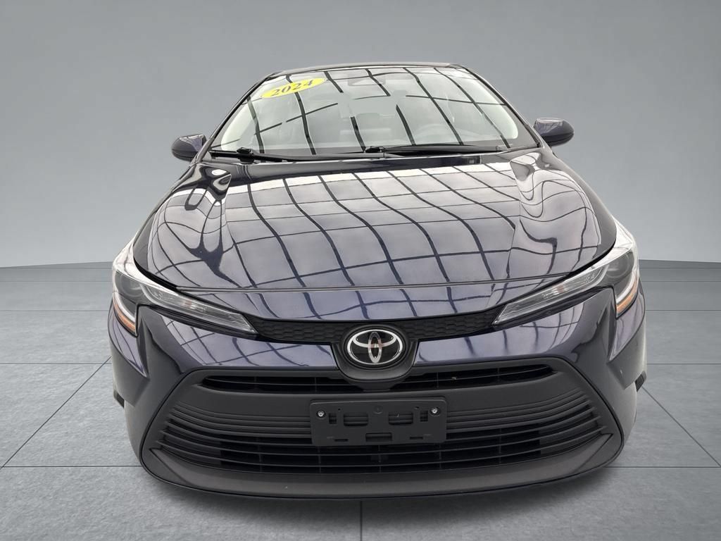 Used 2024 Toyota Corolla LE FWD image 2