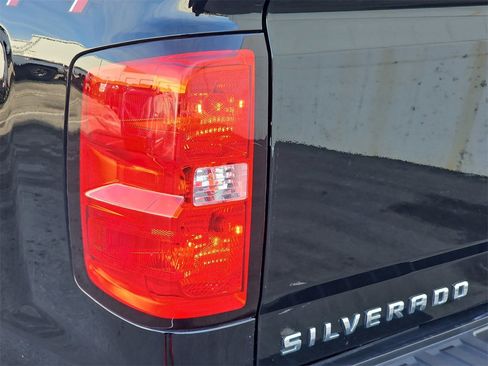 Used 2018 Chevrolet Silverado 1500 LT w/ All Star Edition image 32