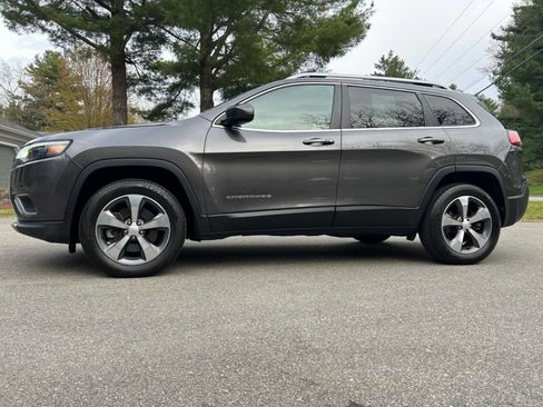 Used 2019 Jeep Cherokee Limited AWD/4WD image 9