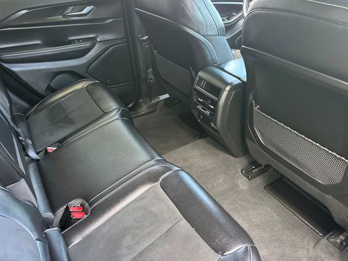 Used 2025 Jeep Grand Cherokee Altitude AWD/4WD image 32