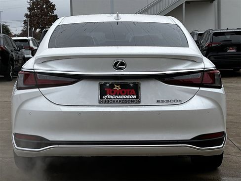 Used 2023 Lexus ES 300h w/ Premium Package image 5