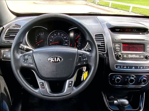 Used 2014 Kia Sorento LX image 6