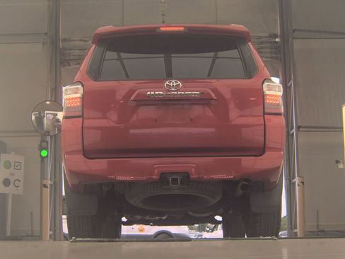 Used 2018 Toyota 4Runner SR5 Premium AWD/4WD image 7