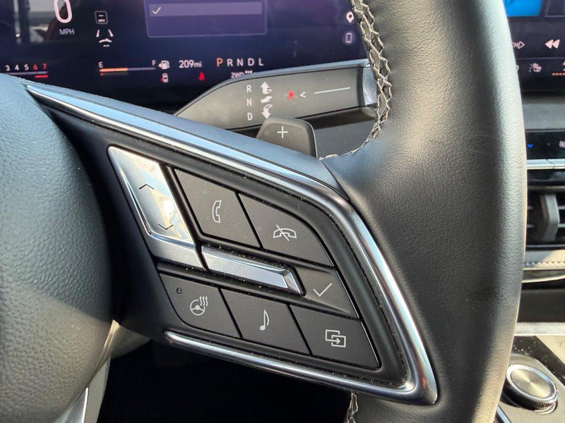 Used 2025 Buick Enclave Preferred AWD/4WD image 15