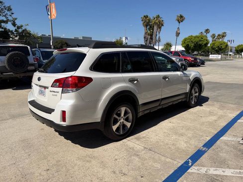 Used 2013 Subaru Outback 2.5i Limited w/ Special Appearance Pkg AWD/4WD image 11