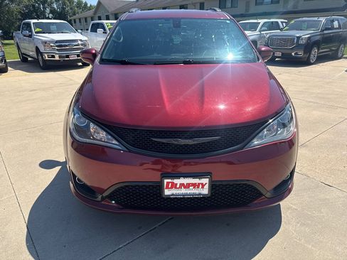 Used 2019 Chrysler Pacifica Touring-L Plus w/ S Appearance Package FWD image 8