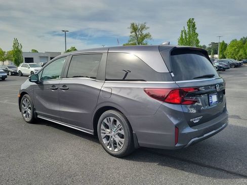 New 2026 Honda Odyssey Touring image 6