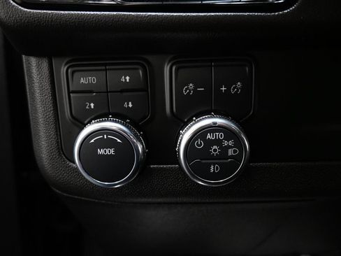 Used 2025 GMC Yukon XL AT4 w/ AT4 Premium Package AWD/4WD image 40