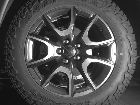 Used 2025 Jeep Compass Trailhawk AWD/4WD image 14