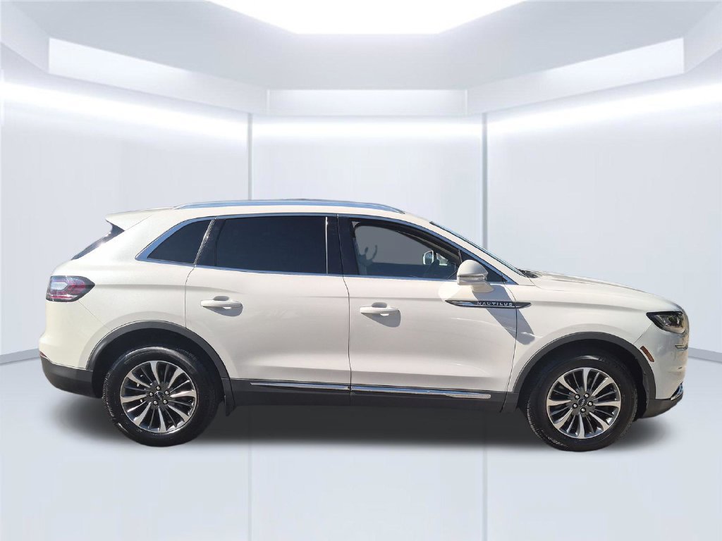 Used 2022 Lincoln Nautilus FWD w/ Premium Package image 8