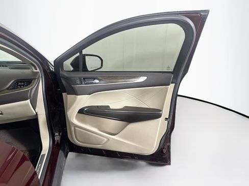 Used 2019 Lincoln MKC Reserve w/ MKC Climate Package AWD/4WD image 35
