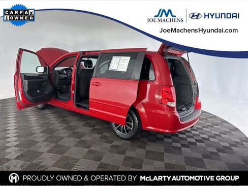 Used 2014 Dodge Grand Caravan SXT w/ Blacktop Package image 18