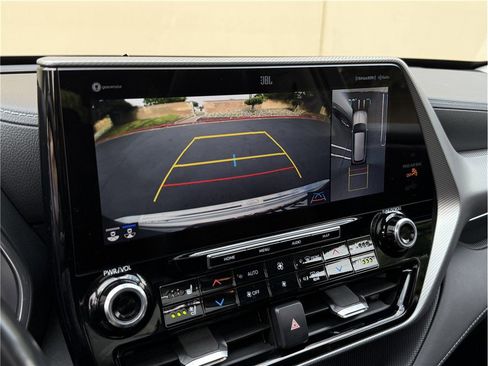 Used 2022 Toyota Highlander Platinum FWD image 20