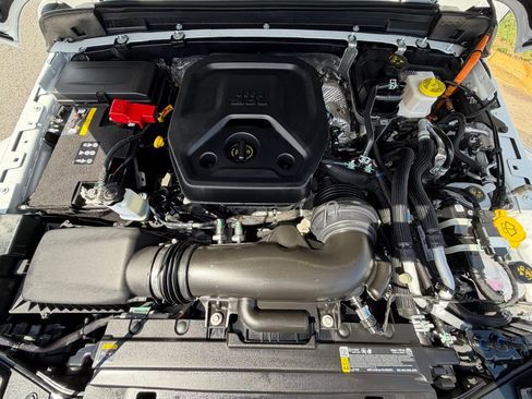 Used 2025 Jeep Wrangler Unlimited Sahara image 16