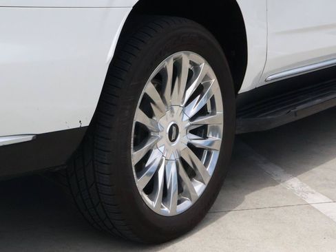 Used 2021 Cadillac Escalade ESV Premium Luxury RWD image 12