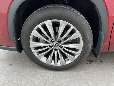 Certified 2025 Toyota Highlander Platinum image 12