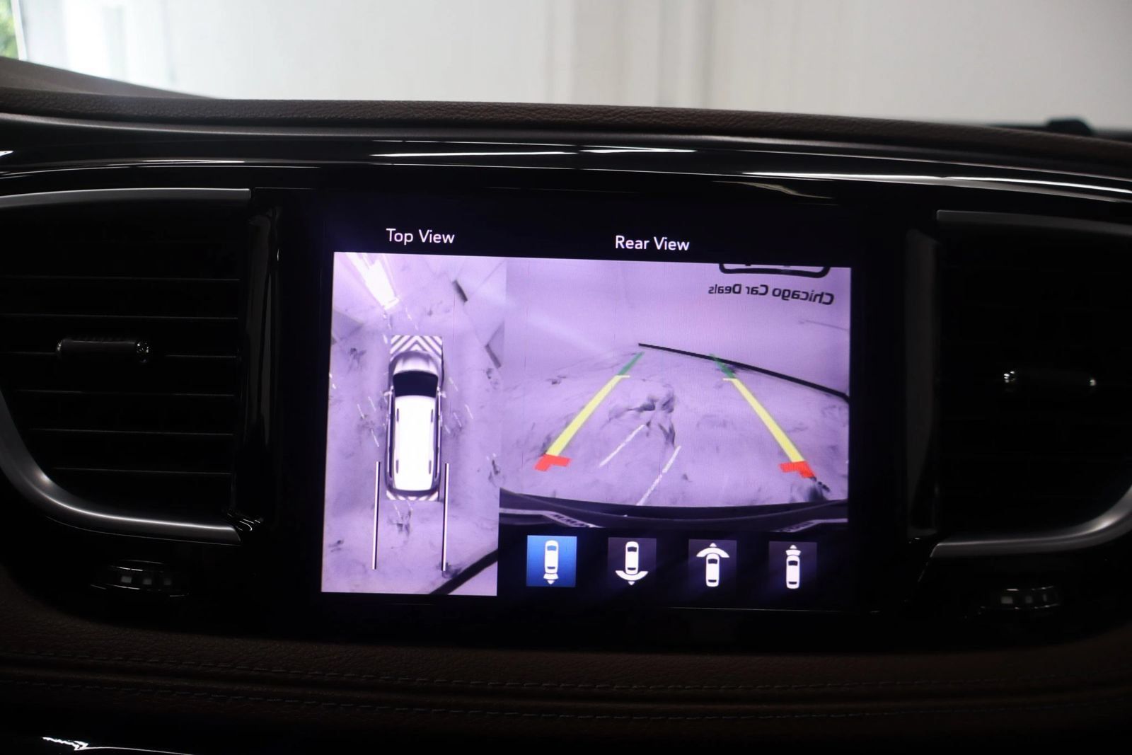 Used 2019 Chrysler Pacifica Limited w/ Tire & Wheel Group FWD image 32