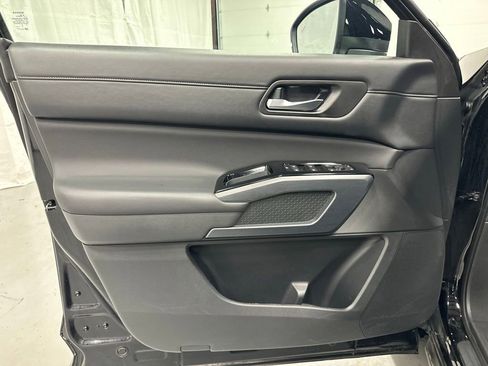 Used 2024 Nissan Pathfinder SL AWD/4WD image 8