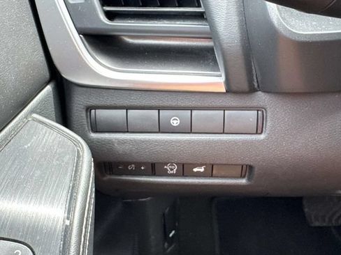 Used 2024 Nissan Rogue SV FWD image 27