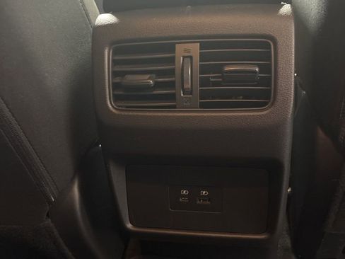 Used 2023 Nissan Rogue SV image 24