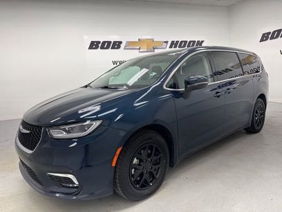 Used 2023 Chrysler Pacifica Touring-L