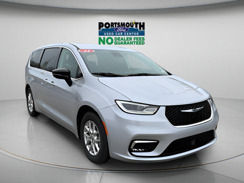 Used 2024 Chrysler Pacifica Touring-L FWD image 1
