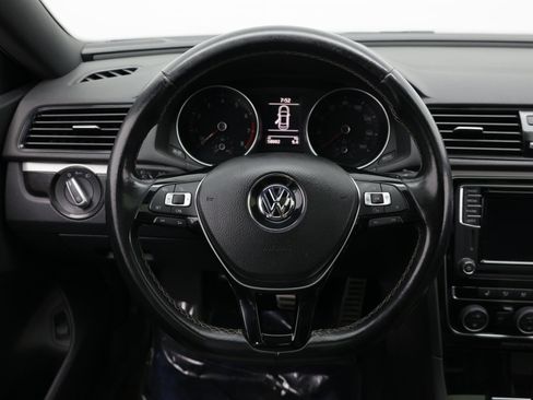 Used 2018 Volkswagen Passat 3.6 FWD image 31