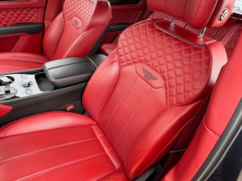 Used 2021 Bentley Bentayga AWD/4WD image 39
