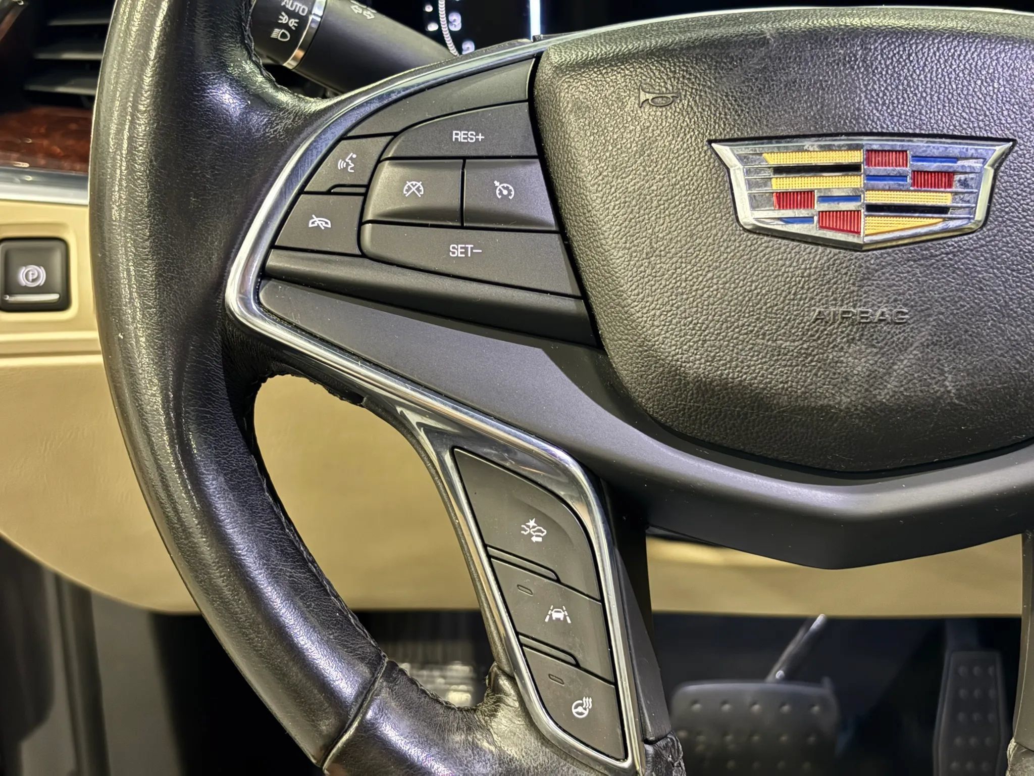 Used 2018 Cadillac XT5 Premium Luxury FWD image 30