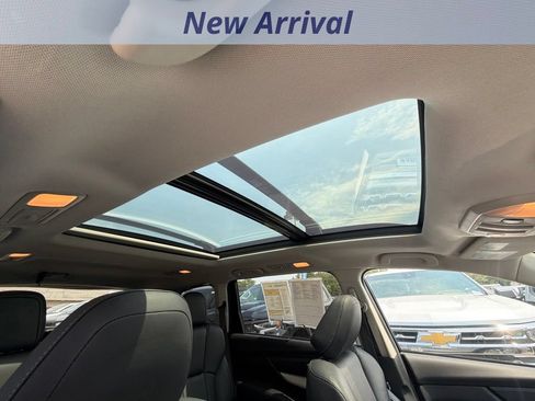 Used 2022 Subaru Ascent Limited w/ Technology Package AWD/4WD image 3