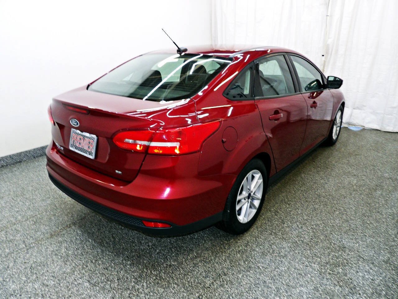 Used 2017 Ford Focus SE FWD image 6