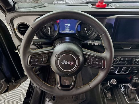 Used 2024 Jeep Wrangler Unlimited w/ Convenience Group image 13