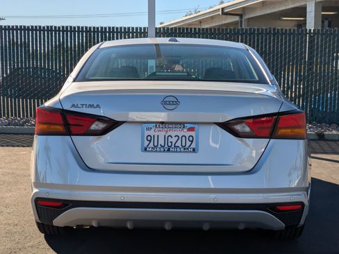 Certified 2025 Nissan Altima 2.5 S image 9