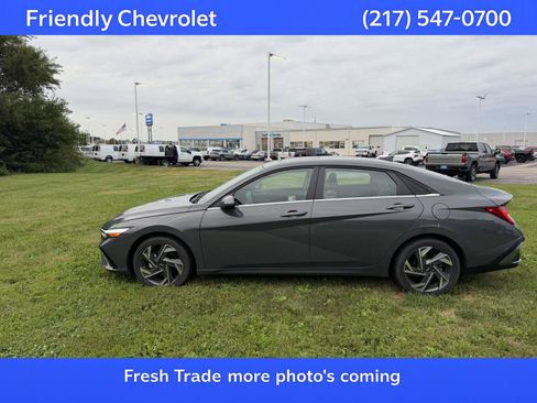 Used 2025 Hyundai Elantra Limited FWD image 1