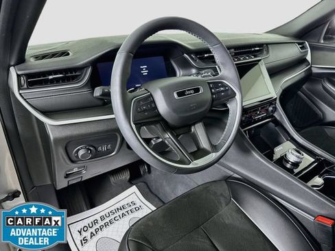 Used 2023 Jeep Grand Cherokee L Laredo AWD/4WD image 9