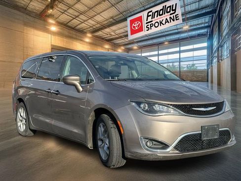 Used 2018 Chrysler Pacifica Touring Plus w/ Tire & Wheel Group image 3