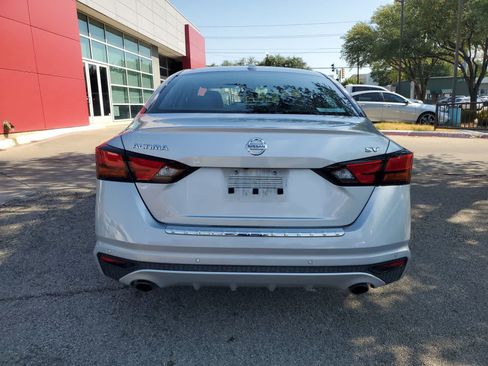 Used 2022 Nissan Altima 2.5 SV w/ SV Premium Package FWD image 5