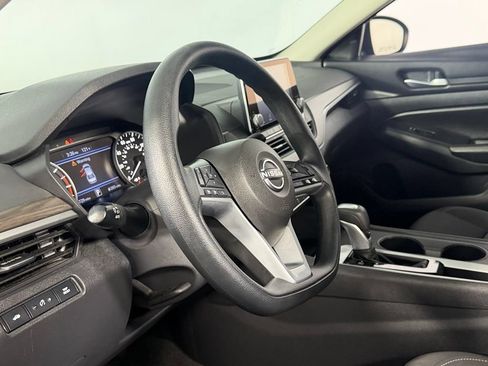 Used 2025 Nissan Altima 2.5 SV FWD image 22