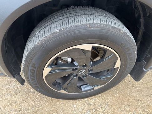 Used 2024 Nissan Rogue SV w/ SV Premium Package FWD image 9