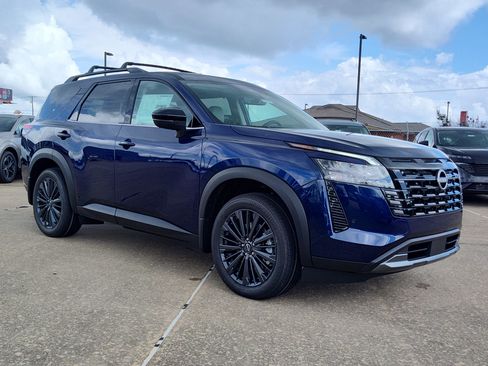 New 2026 Nissan Pathfinder SL w/ SL Premium Package FWD image 6