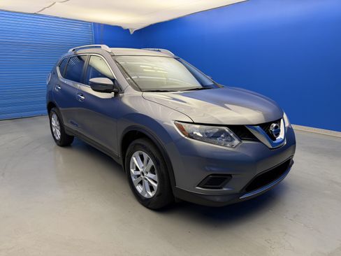 Used 2016 Nissan Rogue SV AWD/4WD image 2