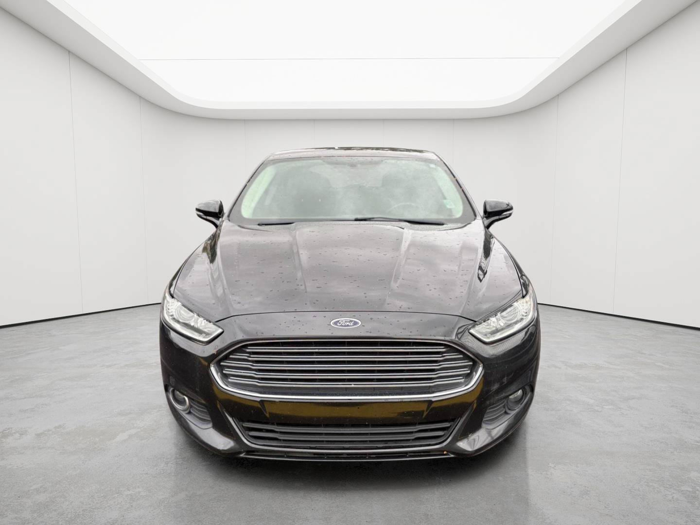 Used 2015 Ford Fusion SE w/ Equipment Group 202A FWD image 2