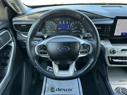 Used 2022 Ford Explorer XLT image 14